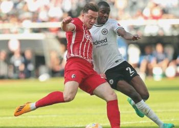 Frankfurt, Freiburg’u Şampiyonlar Ligi’nden etti