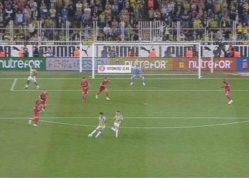 İrfan füzeyi yolladı, Helton şık kurtardı!