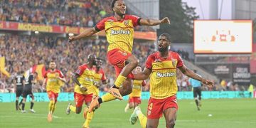 Lens fişi ilk yarıda çekti