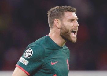 Liverpool’dan kaptanına çok anlamlı hediye!