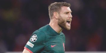 Liverpool’dan kaptanına çok anlamlı hediye!