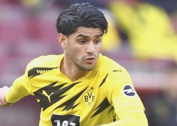 Mahmoud Dahoud imzayı atıyor