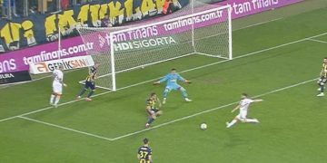 Mertens çok net fırsattan faydalanamadı!