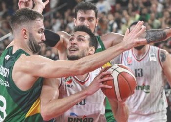 Nefes kesen maç! Pınar Karşıyaka seride 1-0 öne geçti