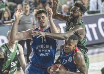 Nefes kesen maçta Anadolu Efes yarı finalde!
