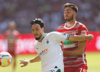 Gladbach kazandı, Augsburg son nefeste ligde kaldı!