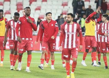 Sivasspor hem hasretini sonlandırdı hem de ligde kaldı