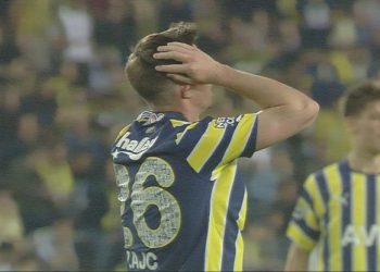 Zajc’ın şutu direği yaladı!