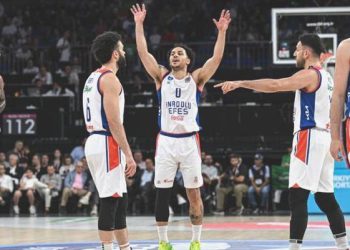Anadolu Efes, 16. şampiyonluk için alana çıkıyor