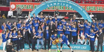 Anadolu Efes şampiyonluk kupasına kavuştu! İşte o anlar…