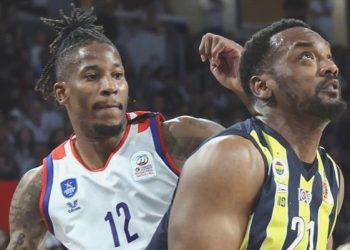 Anadolu Efes seride öne geçti!