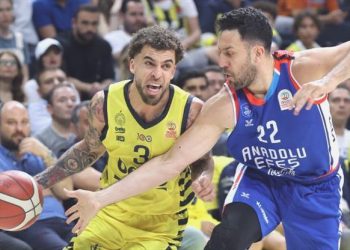 Anadolu Efes son saniyede seriyi eşitledi!