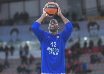 Anadolu Efes’ten emektar oyuncusuna veda