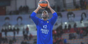 Anadolu Efes’ten emektar oyuncusuna veda