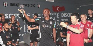 Beşiktaş efsane oyuncusuna veda etti!