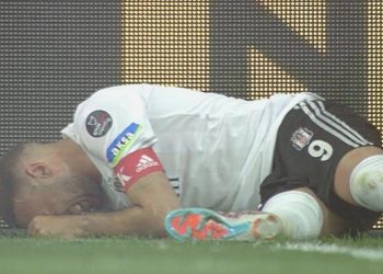 Cenk Tosun alandan gözyaşlarıyla çıktı