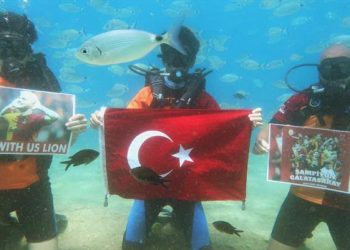 Denizin altından Icardi’ye ‘kal’ daveti yaptılar!