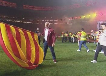 Efsane bayrak bu defa Nef Stadyumu’na dikildi!