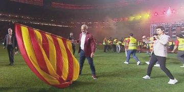 Efsane bayrak bu defa Nef Stadyumu’na dikildi!