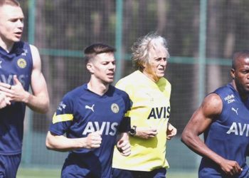 Fenerbahçe derbinin taktiğini çalıştı