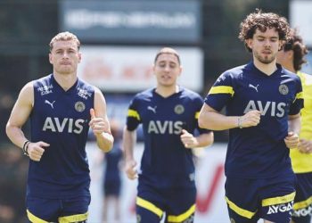 Fenerbahçe’de derbi hazırlıkları sürüyor