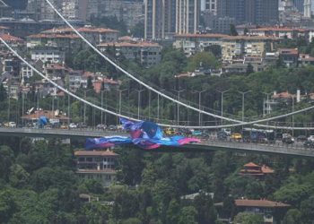 Finalistlerin bayrakları İstanbul Boğazı’nda dalgalanıyor