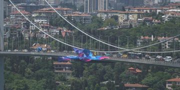 Finalistlerin bayrakları İstanbul Boğazı’nda dalgalanıyor