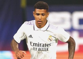 Galatasaray 19 yaşındaki sağ bekin peşinde