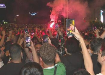 Manchester City taraftarları şampiyonluğu Taksim’de kutladı