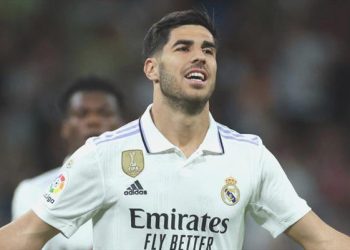 Marco Asensio imzayı atıyor