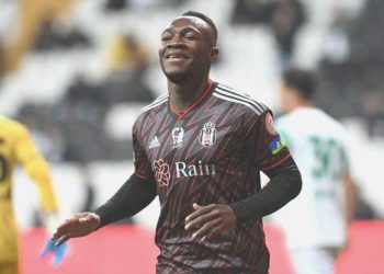 Muleka 9 ay sonra golle tanıştı!