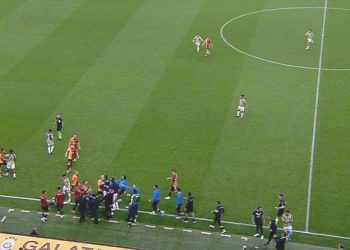 Nelsson ve Valencia birbirine girdi, ortalık karıştı!