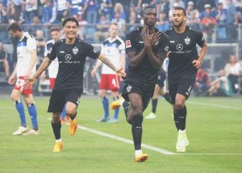 Stuttgart Bundesliga’da kaldı! Hamburg’un hayalleri yıkıldı