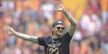 Tribünlerden Icardi’ye maç öncesinde sevgi seli