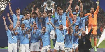 UEFA Şampiyonlar Ligi kupası İlkay Gündoğan’ın ellerinde yükseldi