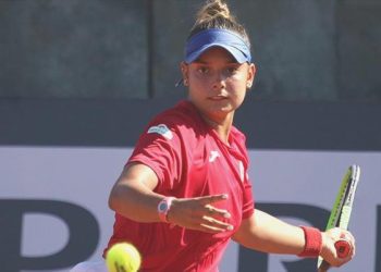 Milli tenisçi tur atladı!