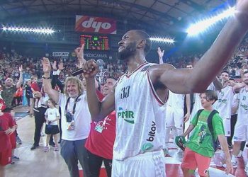 Vitto Brown: “Kim bakar gerisine…”