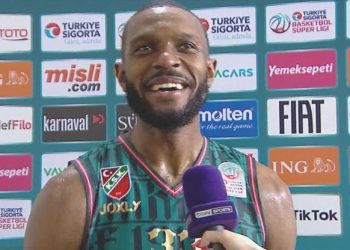 Vitto Brown Türkçe müzik söyledi: “Kim bakar arkasına…”