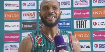 Vitto Brown Türkçe müzik söyledi: “Kim bakar arkasına…”