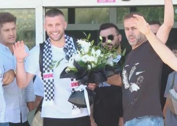 Beşiktaş’ın yeni yıldızı İstanbul’da! İşte birinci kelamları, forma numarası…