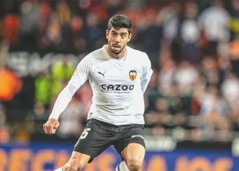 Cenk Özkacar, Valencia’nın vazgeçilmezi olmak istiyor