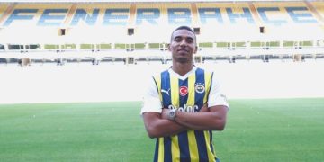 Fenerbahçe yeni stoperini duyurdu