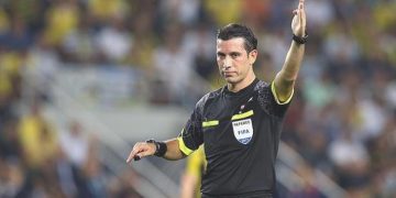 FIFA kokartlı hakem vazifesi bıraktı!