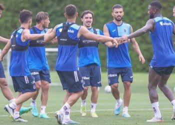 Trabzonspor futbolcularından horon performansı