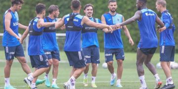 Trabzonspor futbolcularından horon performansı