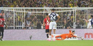 Batuhan Şen’den penaltıda Tadic’e geçit yok!