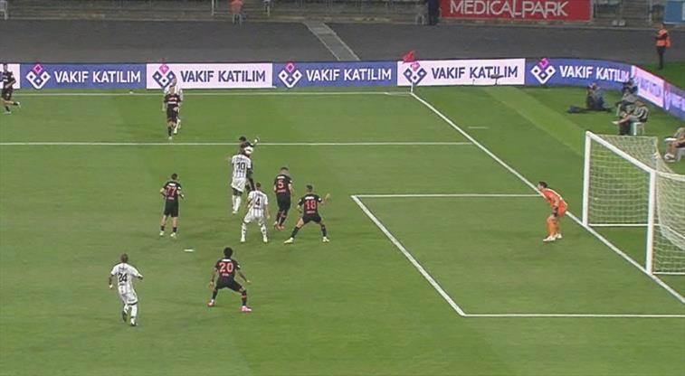 Bu defa de Aboubakar direğe takıldı!