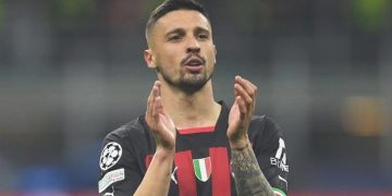 Fenerbahçe vazgeçmiyor! Dev teklif…