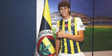 Fenerbahçe yeni transferin lisansını çıkardı