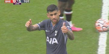 Golünü attı, oyundan çıktı